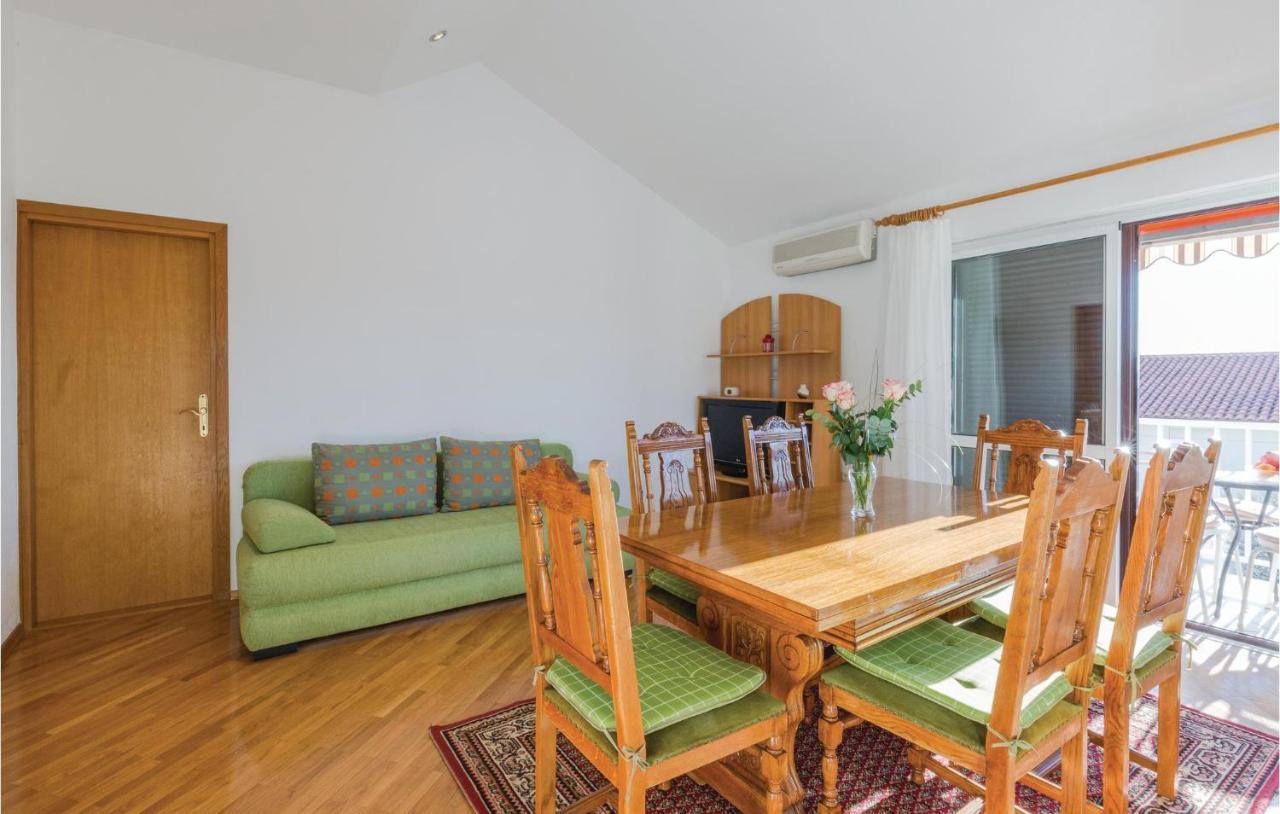 3 Bedroom Amazing Apartment In Makarska Extérieur photo