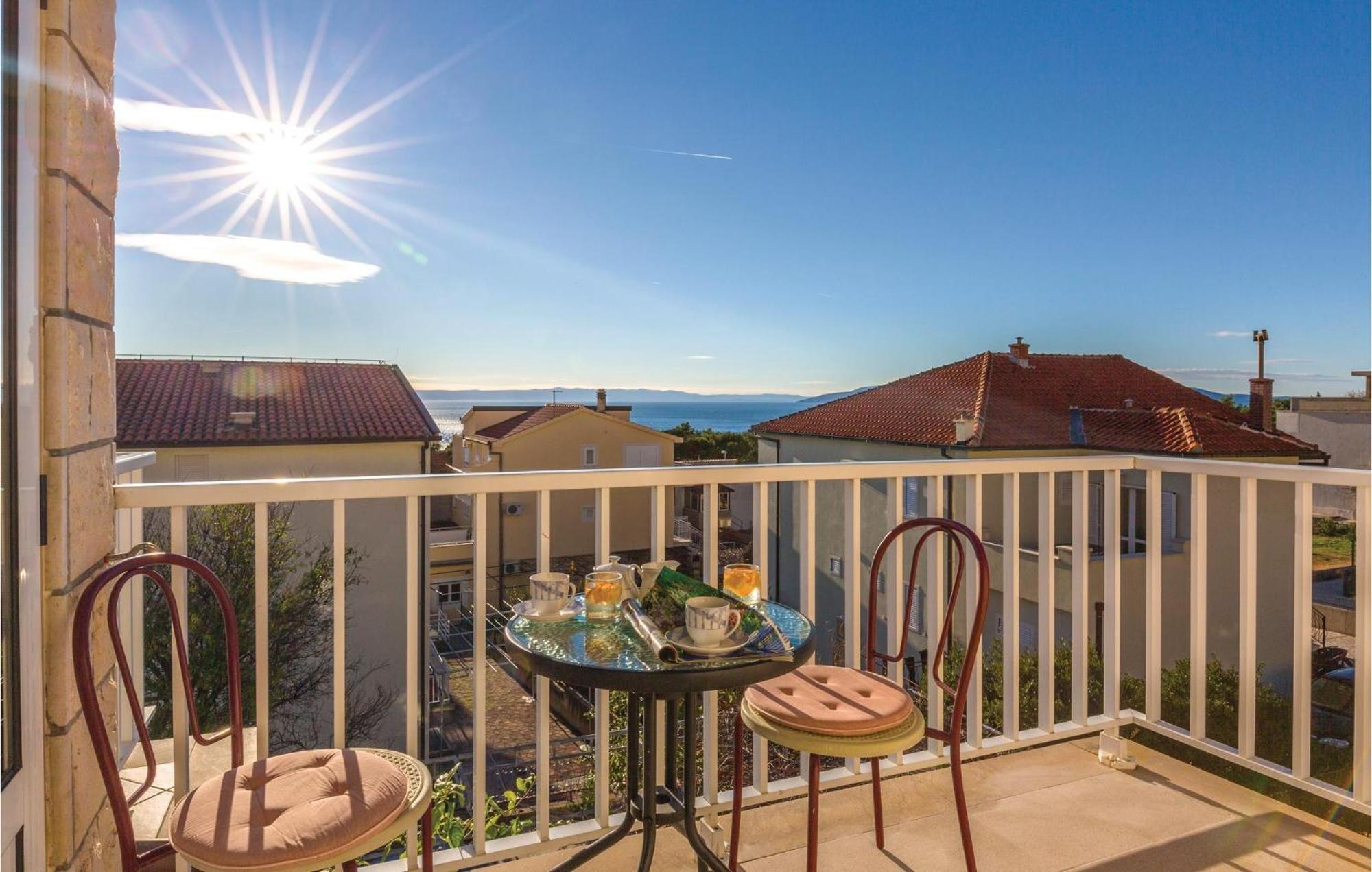 3 Bedroom Amazing Apartment In Makarska Extérieur photo