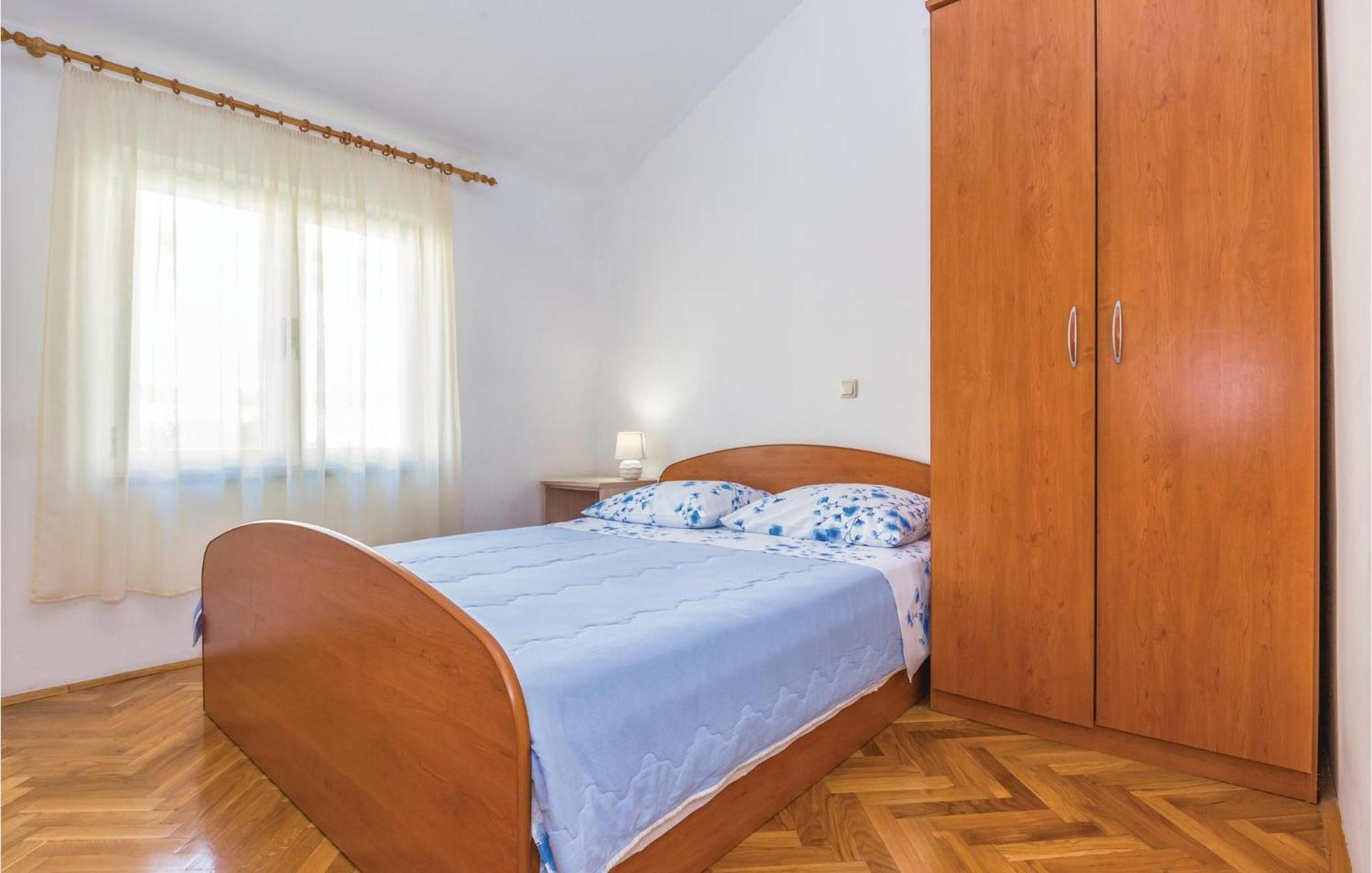 3 Bedroom Amazing Apartment In Makarska Extérieur photo